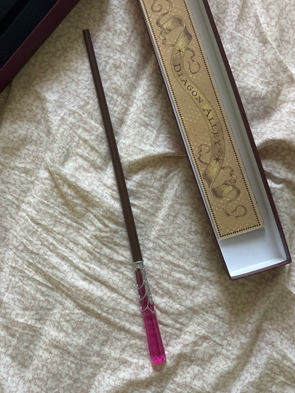 Universal Studios Harry Potter Seraphina Interactive Wand and Map Set - Picture 2 of 4